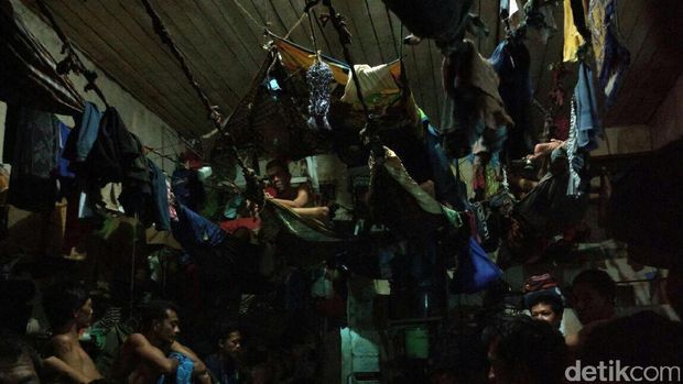 Melihat Napi Tidur Bergelayutan Mirip 'Tarzan' di LP Banjarmasin