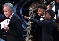 Salah Sebut Pemenang Oscar Gara-gara Asyik <i>Nge-tweet</i>? 