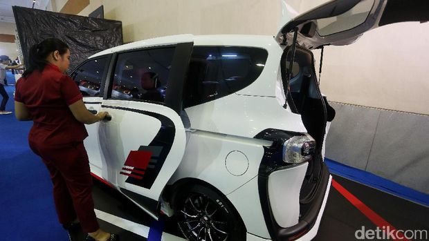 Modifikasi Sporty untuk Toyota Sienta  Jennete Rent