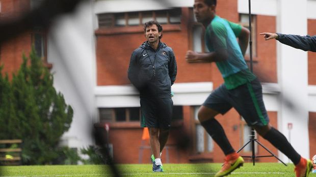 Luis Milla pilih Pep Guardiola sebagai pelatih terbaik FIFA. (