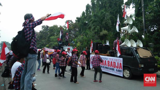 Loyalitas Muslim Pendukung dan Mualaf Penolak di Sidang Ahok