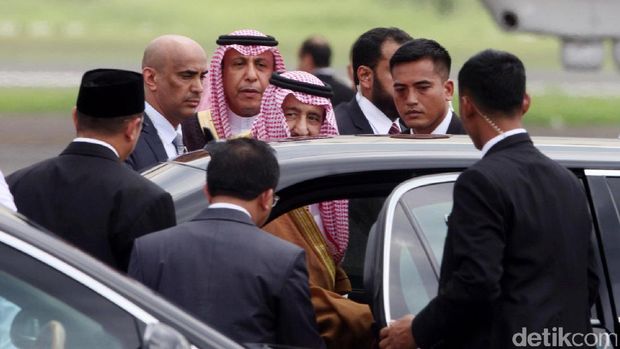 Raja Salman Tiba di Bandara Halim / 