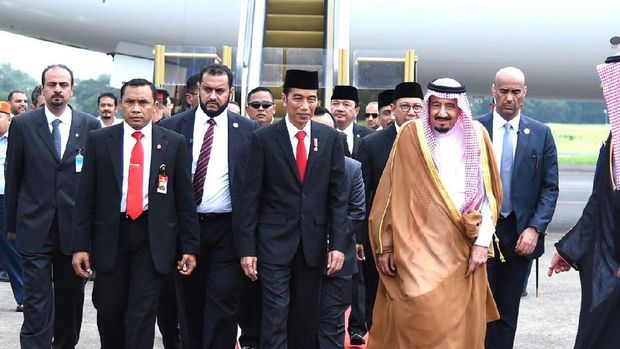 Raja Salman Tiba di Bandara Halim / 