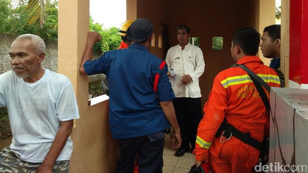 Seorang Ibu Hanyut di Petogogan, Petugas Sisir Kali Krukut