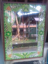 Olah Limbah Kaca Kaprikornus Perabot, Pria Ini Raup Omzet Jutaan Rupiah