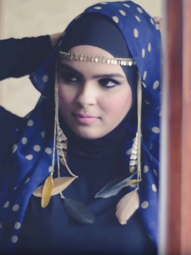 Tutorial Hijab Terinspirasi Gaya Putri Arab Saudi