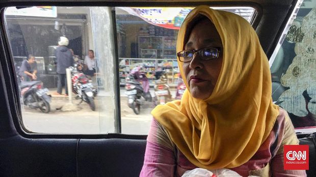 Pendapatan Hendri Yaneppi kian turun usai dipindah paksa ke rusun.