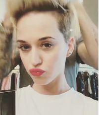 Pasca Putus Katy Perry Potong Rambut Pendek Mirip Miley Cyrus