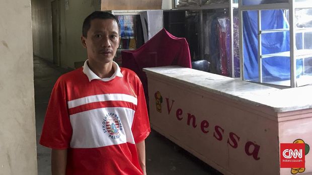 Iwan Gunawan terpaksa meminjam uang ke rentenir untuk modal usaha.