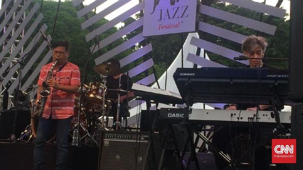 Fariz RM bersama Antologi meramaikan hari kedua Java Jazz Festival 2017 di JIExpo Kemayoran, Jakarta, Sabtu (4/3)