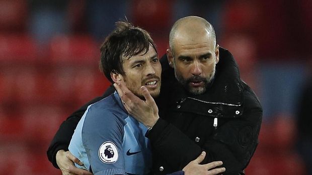 Pemain asing ManCity seperti David Silva asal Spanyol juga tetap harus menggunakan bahasa Inggris saat bicara dengan Pep Guardiola. (
