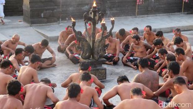 Pertunjukan tari Kecak siap dimulai