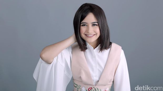 Prilly Latuconsina 