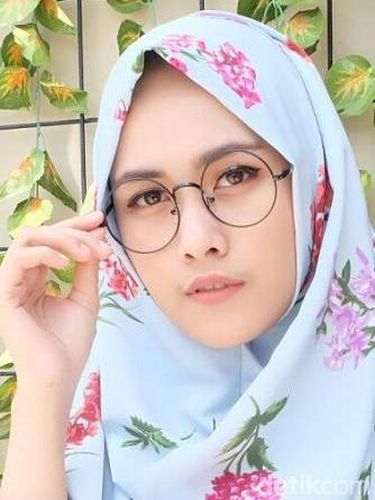  Foto  Berbagai Gaya  Peserta Sunsilk Hijab Hunt Pakai Kacamata 