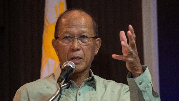 Menhan Filipina Delfin Lorenzana menyebut pemberontakan belum berakhir.