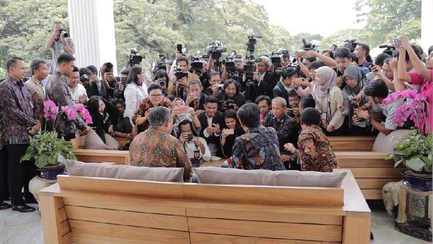 Momen Bungkuk Hormat Jokowi ke SBY di Istana Merdeka