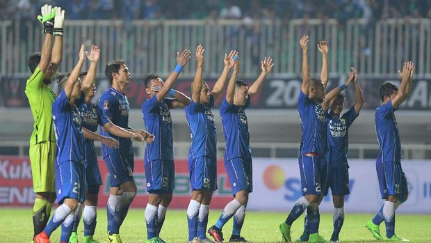Tanpa Sergio van Dijk di semifinal, Persib Bandung gagal ke final Piala Presiden dan akhirnya merebut tempat ketiga.