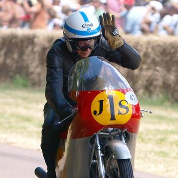 Valentino Rossi Mengenang Mendiang Legenda John Surtees