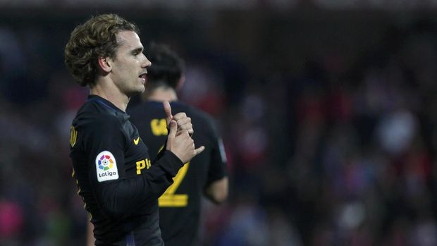Antoine Griezmann melakukan selebrasi usai mencetak gol ke gawang Granada.