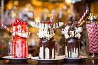 Pencinta Keju, di Restoran Ini Ada Burger Disiram Keju Leleh