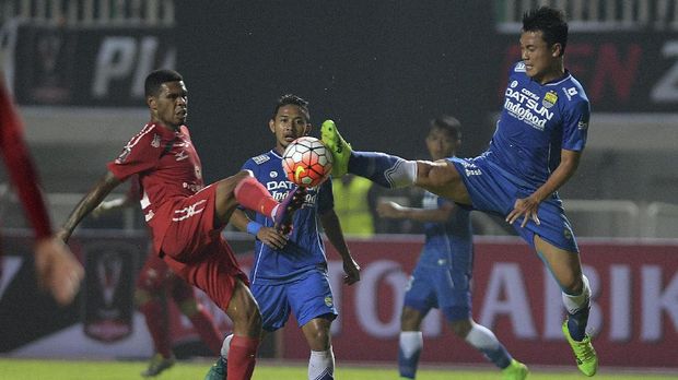 Dedi Kusnandar ketika membela Persib di turnamen Piala Presiden 2017.