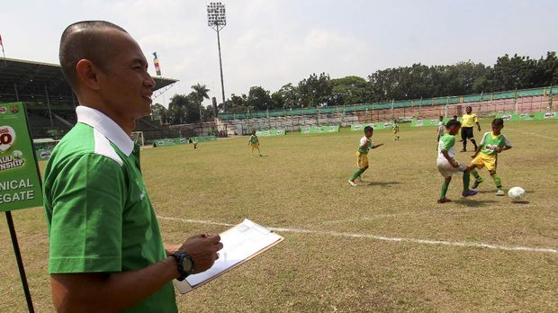 Kurniawan Dwi Yulianto menimba ilmu kepelatihan sepak bola dengan mengikuti kursus yang digelar PSSI.