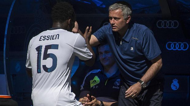 Michael Essien pernah membantu Jose Mourinho menjadi juara Liga Inggris.