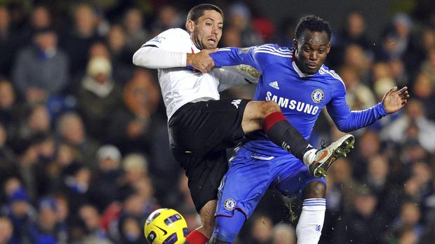 Michael Essien selalu dibebani tugas bertahan ketika memperkuat Chelsea arahan Jose Mourinho saat itu.