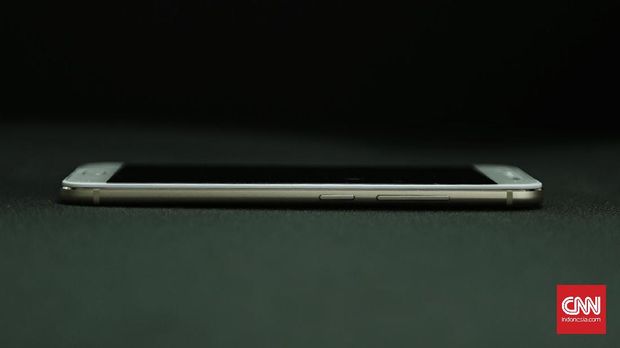 Vivo V5 Plus, Penguntit iPhone dengan Kamera Depan Berlebihan