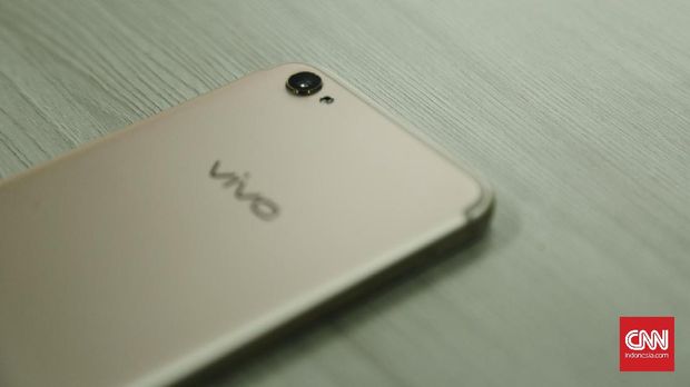 Vivo V5 Plus, Penguntit iPhone dengan Kamera Depan Berlebihan