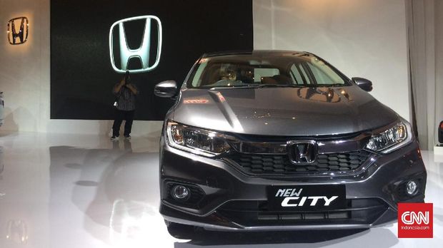 Kesan Pertama Coba-Coba Mini Sedan Honda