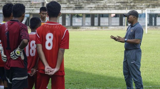 Kontrak Fakhri Husaini di Timnas Indonesia U-16 berakhir pada Oktober 2017. (