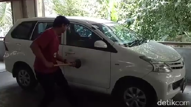 Penyedot WC Bisa Buka Pintu Mobil yang Terkunci Nyatanya Penyedot WC Bisa Buka Pintu Mobil yang Terkunci Nyatanya