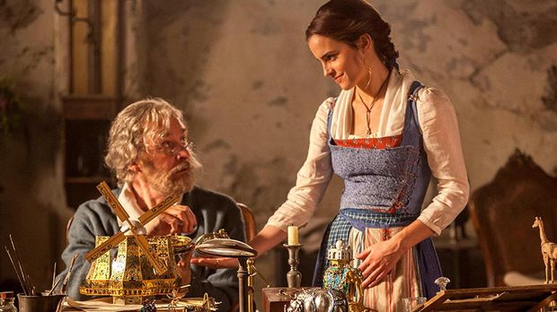 Emma Watson saat menjadi Belle dalam Beauty and the Beast.