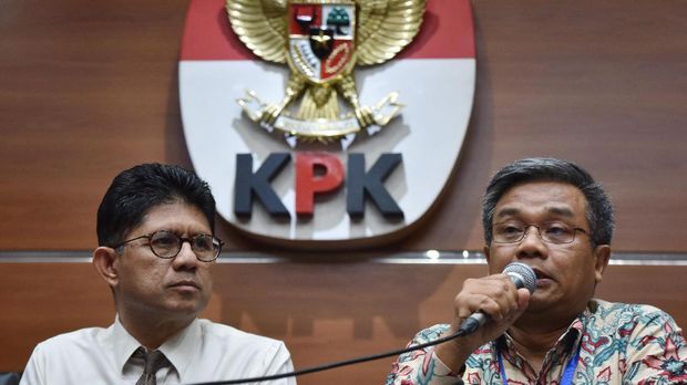 Forum Rektor dan Guru Besar Antikorupsi memberikan dukungan kepada KPK guna menuntaskan kasus korupsi e-KTP serta menolak revisi UU KPK