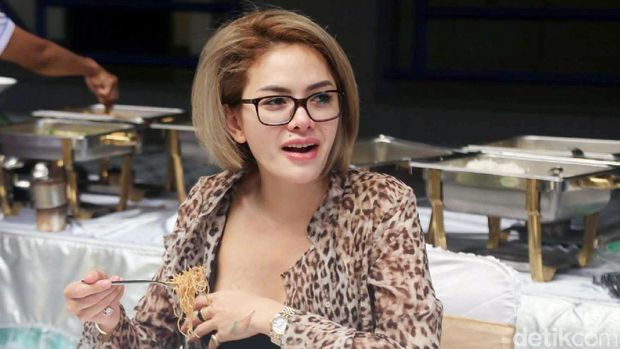 Uus Muak Jadi Artis, Ayu Ting Ting 'Ancam' Bongkar Rahasia Enji