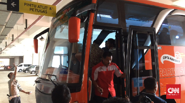 Bus skuat Timnas Indonesia mengalami kecelakaan kecil.
