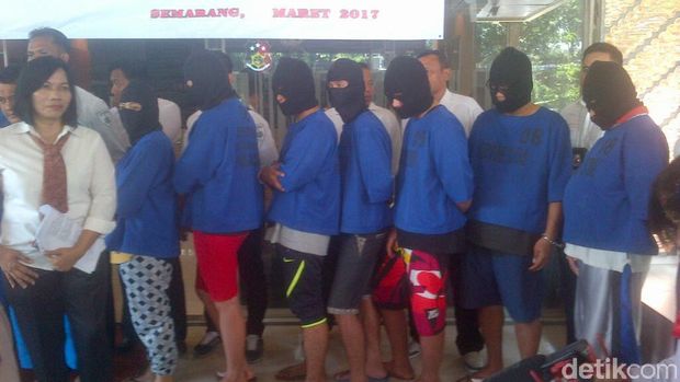 Gadis di Semarang Dipekerjakan Sebagai Penari Striptis