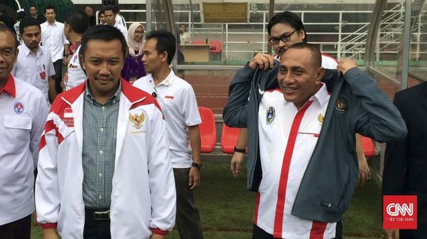 Menpora Imam Nahrawi dan Ketum PSSI Edy Rahmayadi menyaksikan langsung pertandingan di Stadion Pakansari.