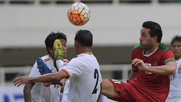 Ezra Walian menjalani seleksi bersama West Ham pekan lalu.