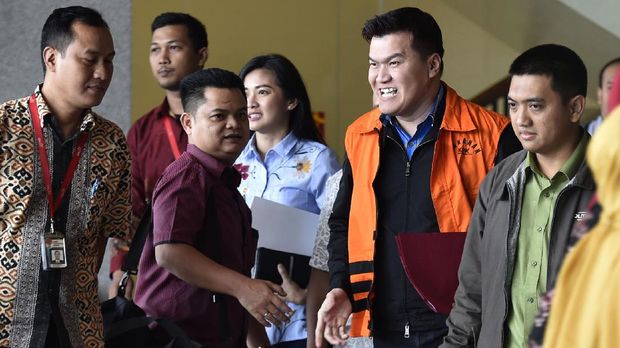KPK Sita Ratusan Ribu Dolar AS Saat Tangkap Andi Narogong