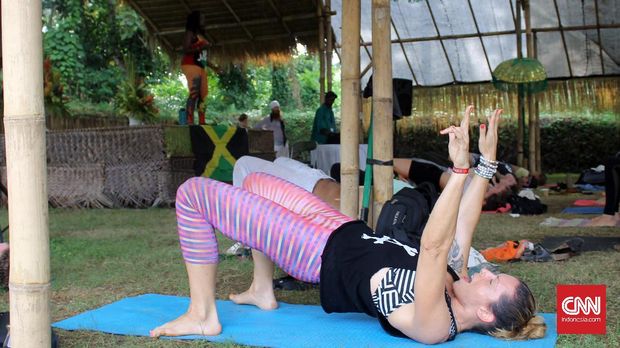 Sembilan Yoga Aneh Untuk Rayakan Hari Yoga Internasional