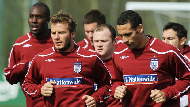 Carlton Cole (kiri) memperkuat timnas Inggris bersama David Beckham, Wayne Rooney, dan Rio Ferdinand.