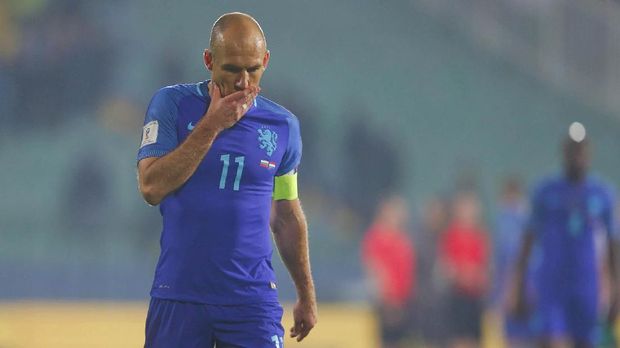 Arjen Robben sudah terlalu tua untuk dijadikan tulang punggung Belanda.