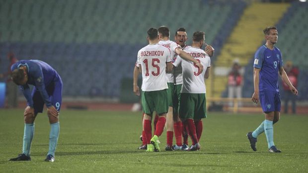 Kekalahan Belanda di markas Bulgaria membuat peluang mereka ke Piala Dunia menjadi kecil.