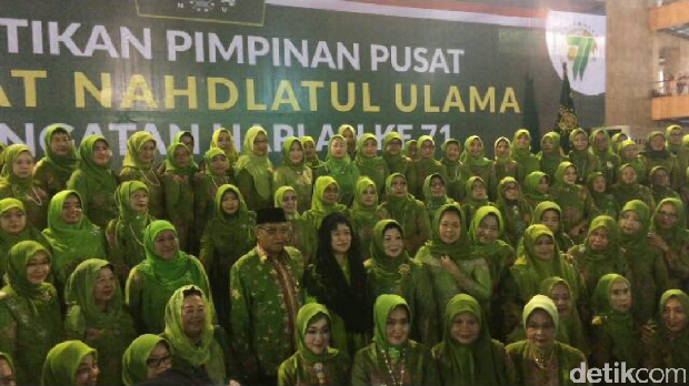 Pelantikan Pimpinan Pusat Muslimat NU di Masjid Istiqlal / 