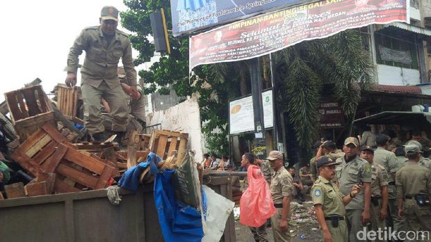  Penertiban PKL di Medan, Rabu (29/3/2017)