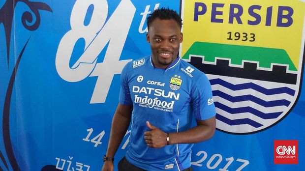 Michael Essien berusaha beradaptasi dengan iklim di Indonesia. (