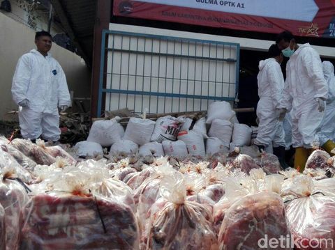 2 Ton Daging Celeng dan Gulma Impor Ilegal Dimusnahkan di Cilegon