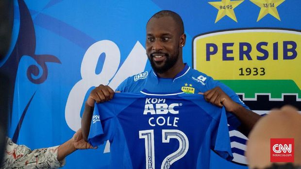 Carlton Cole terancam didepak dari Persib Bandung.